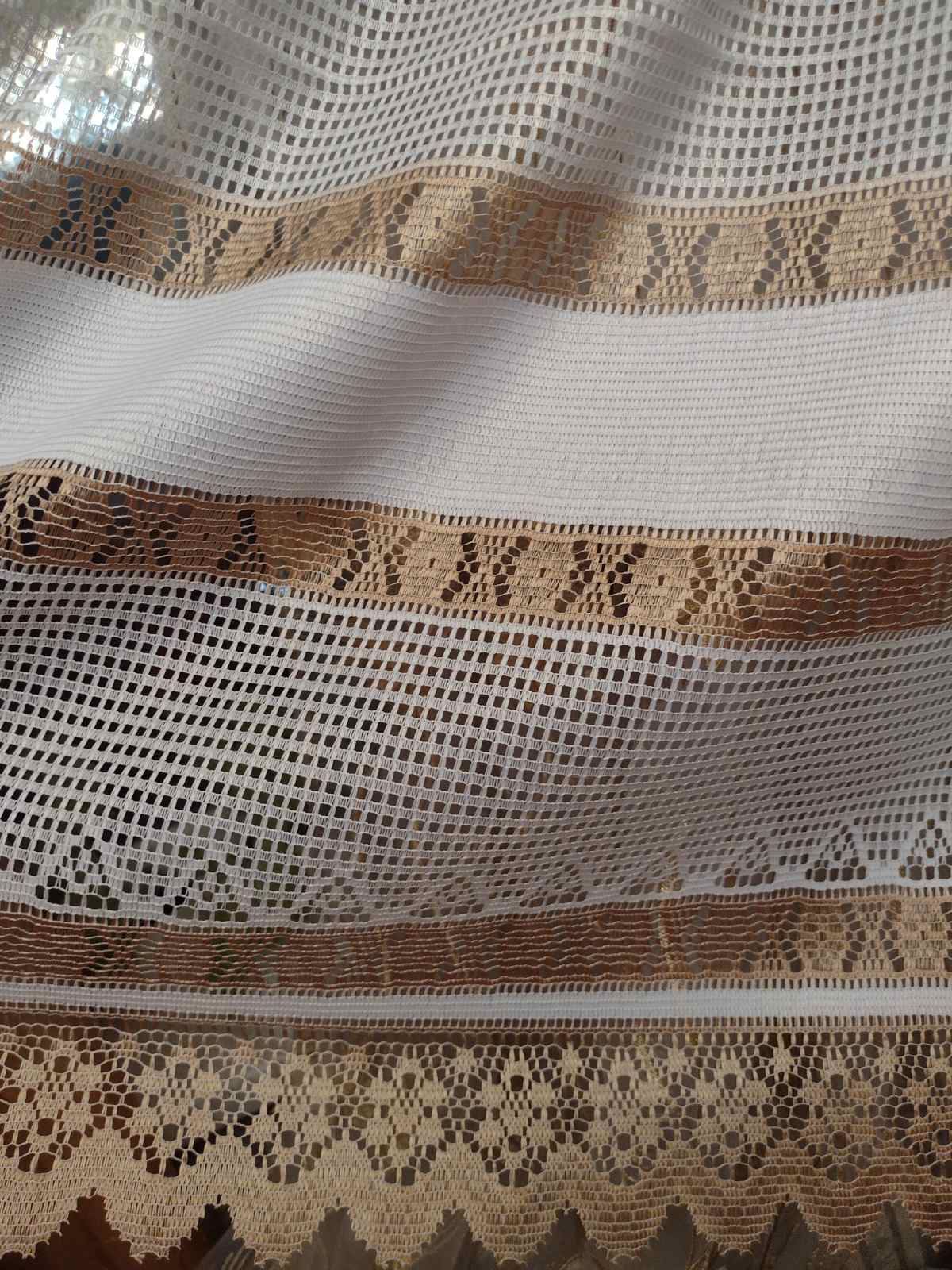 Тюль короткая белая сеточка с рисунком, с коричневыми полосками, до подоконника, на кухню, на веранду, Турция