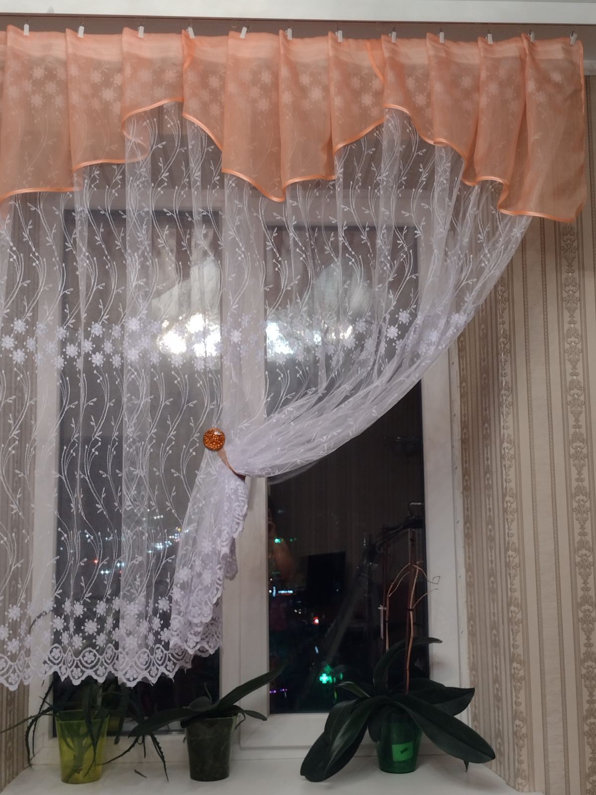 Кухонный набор "Белая тюль с ромашками, сверху абрикосовый ламбрекен", ширина 3м